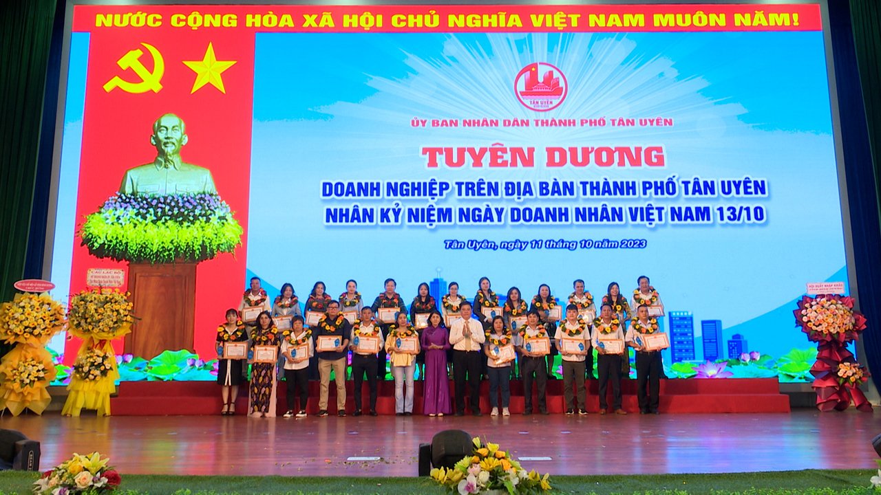  Đại diện ABEI tham dự ngày doanh nhân Việt Nam tại TP. Tân Uyên, Bình Dương